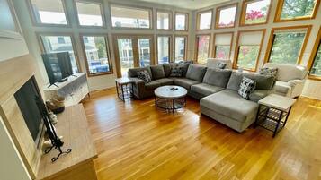 House, Multiple Beds, Balcony, Garden View | Living area | Fireplace