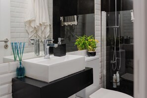 Handtücher, Seife, Toilettenpapier