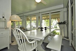 6 bedrooms, individually decorated, individually furnished - Lake Drive 125 (Rehoboth Beach)