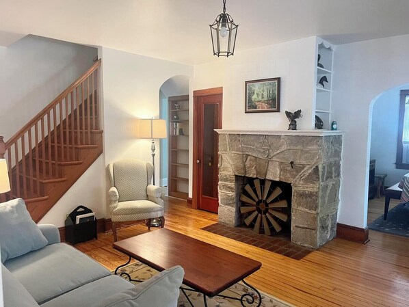 コテージ ベッド (複数台) キッチン ガーデンビュー | リビング エリア