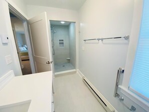 Cottage, plusieurs lits, cuisine, vue jardin | Salle de bain