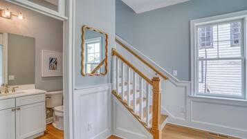 House, Multiple Beds, Pool Access, Pool View | Interior