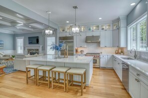 House, Multiple Beds, Pool Access, Pool View | Private kitchen