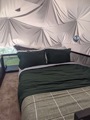 Tent, Mountain View | Iron/ironing board, travel cot, free WiFi, bed sheets - Zen Zion (Glendale)
