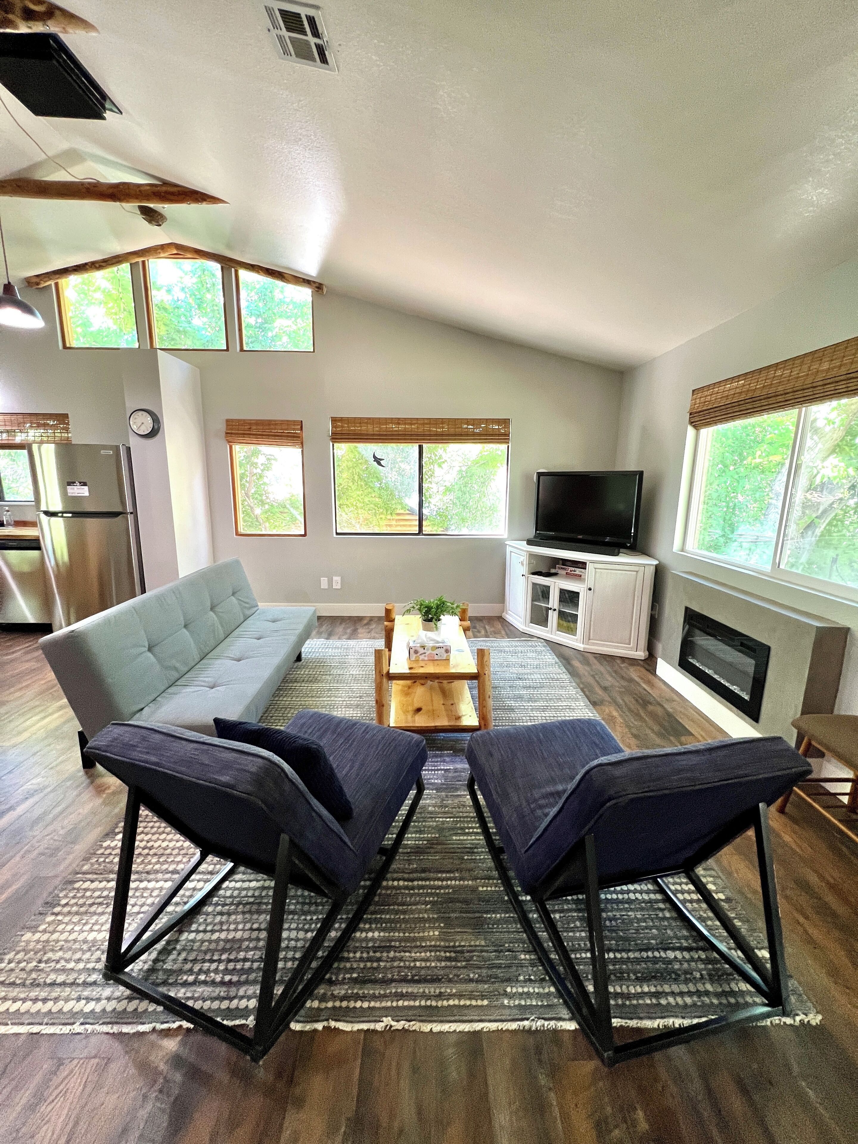 Cabin, 3 Bedrooms, Mountain View | Living area | Smart TV
