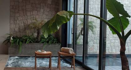 Luxury B&B with jacuzzi / Luxury living in an art space