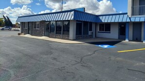 Front of property - Vernal Inn (Vernal)
