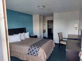 Basic Single Room, Patio | Desk, laptop workspace, free WiFi