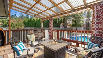 屋外ダイニングエリア