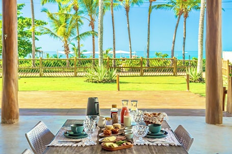 Free daily continental breakfast. Casa Mandala Corumbau