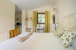 7 bedrooms, desk, iron/ironing board, free WiFi