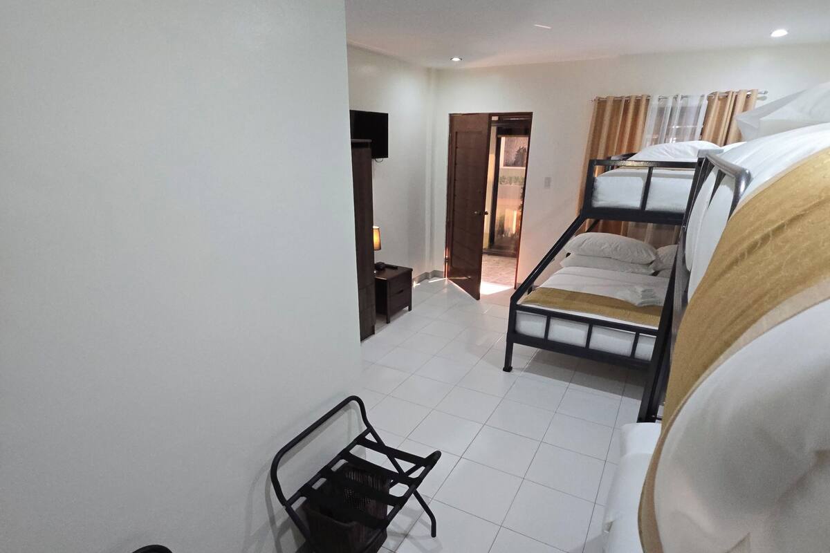 Family Room | WiFi (free)