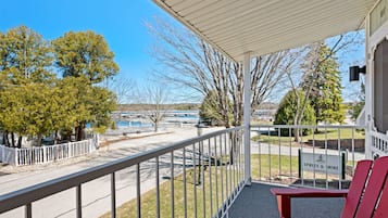Habitación individual estándar, 1 cama King size | Terraza o patio