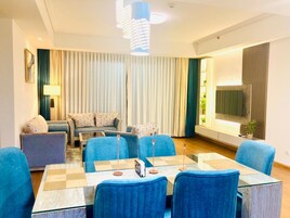 Apart Daire, Balkon, Deniz Manzaralı | Oturma alanı | Düz ekran televizyon 