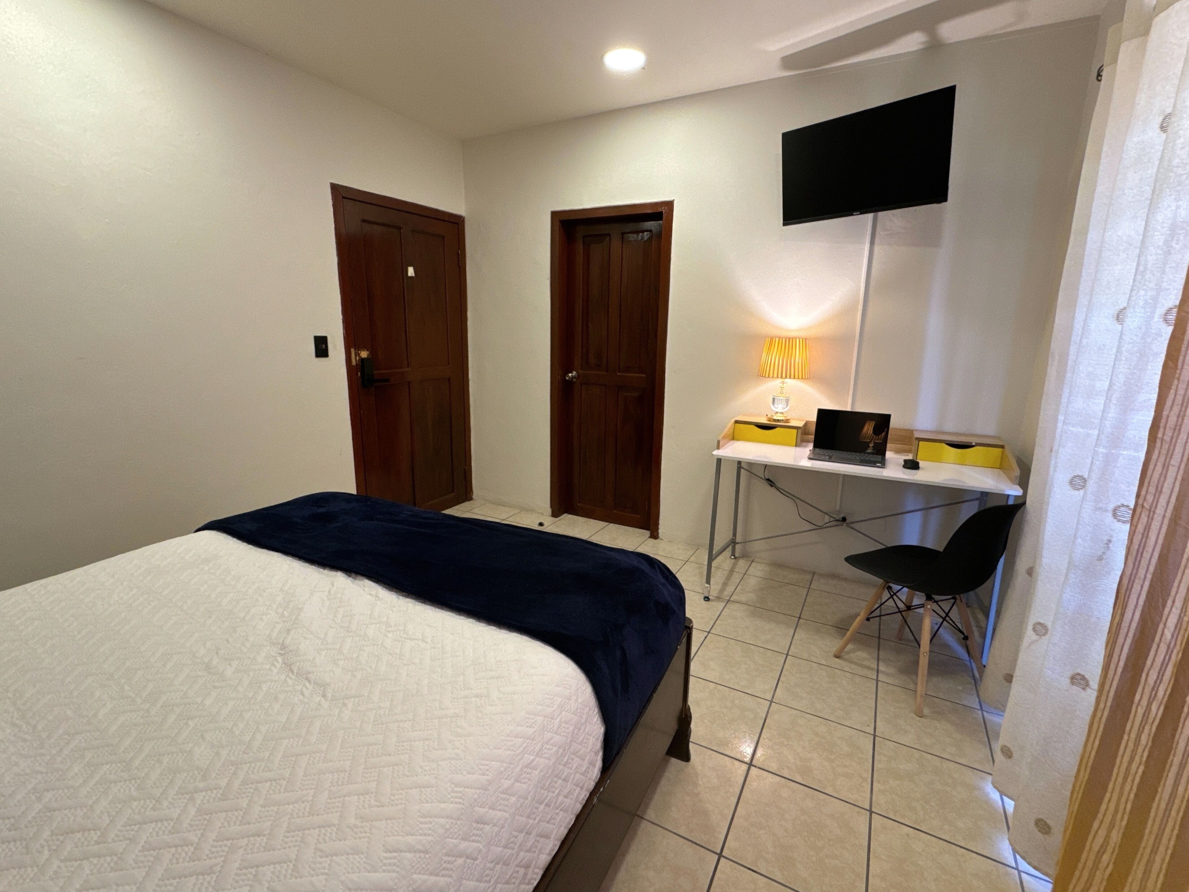 1 dormitorio, tabla de planchar con plancha, wifi