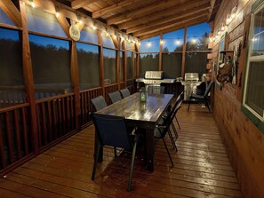 Outdoor dining - Revilo Moose Ridge Mauston - Smoky Mountain vibes meet Wisconsin winter magic! (Mauston)