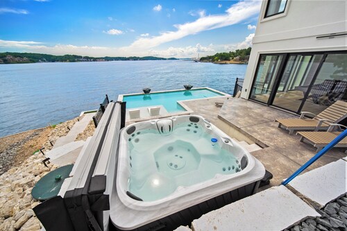 The Rosco! Main Channel! Private Pool, Spa, Mini Golf, Gm Rm! Sleeps 32!