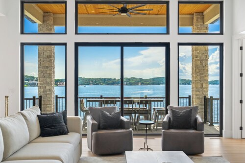 The Rosco! Main Channel! Private Pool, Spa, Mini Golf, Gm Rm! Sleeps 32!