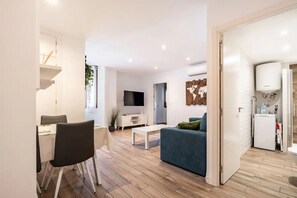 Smart TV - Nice newly renovated apartment with parking area (Almuñécar)