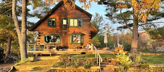 The Beacon - Lakefront Log Home for Families, a quiet summer or winter paradise!