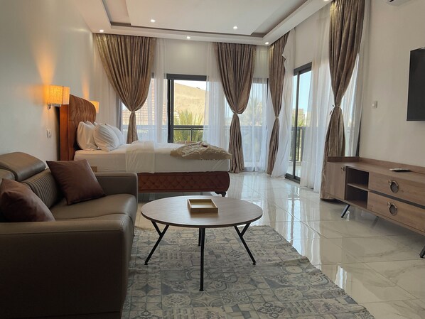 10 bedrooms, iron/ironing board, WiFi, bed sheets - Bi hotel 2 almadies (Dakar)