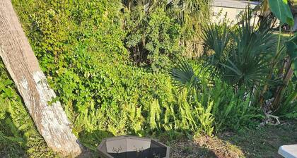 Charming Pet Friendly 3-bedroom 1- Bath house with WiFi & AC in Moore Haven