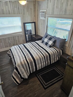 3 bedrooms, desk, iron/ironing board, travel crib