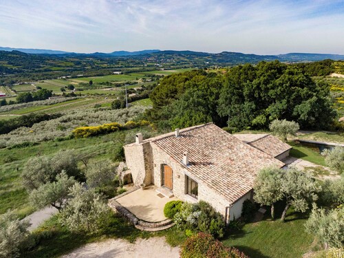 mas provençal avec baignade naturelle