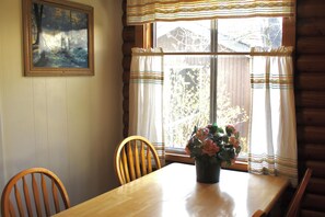 Room - Whispering Pines (June Lake)