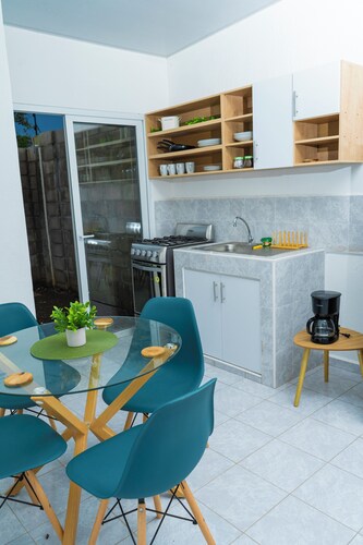 House with strategic location close to everything.