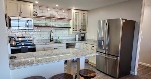 Escape to Spicer and enjoy stunning lake views from this comfortable 2-bedroom!