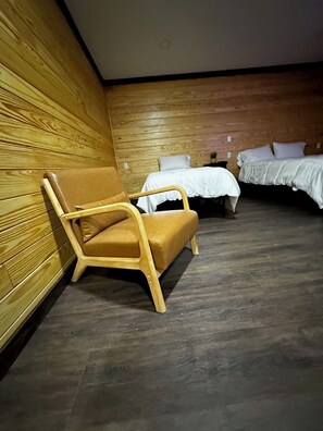 1 Schlafzimmer, BĂŒgeleisen/BĂŒgelbrett, WLAN, BettwĂ€sche