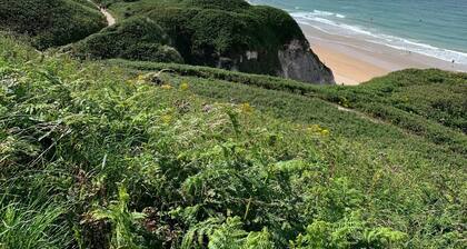 Comfortable Modern Spacious 2 Bed Apartment with Sea Views.