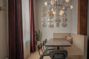 Dining - Cozy Artisan Loft w/Literary Charm / Book Binder (Philadelphia)
