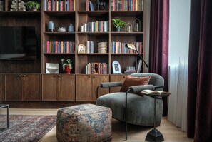 Interior - Cozy Artisan Loft w/Literary Charm / Book Binder (Philadelphia)