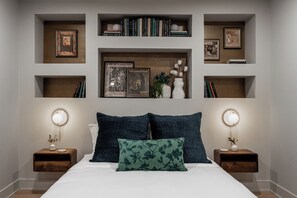 3 bedrooms, iron/ironing board, free WiFi, bed sheets - Cozy Artisan Loft w/Literary Charm / Book Binder (Philadelphia)