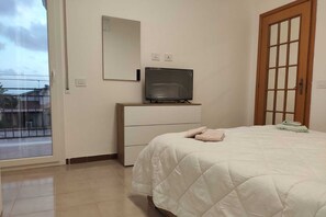 9 chambres, fer et planche à repasser, Wi-Fi, draps fournis