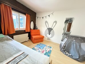 4 bedrooms, WiFi, bed sheets
