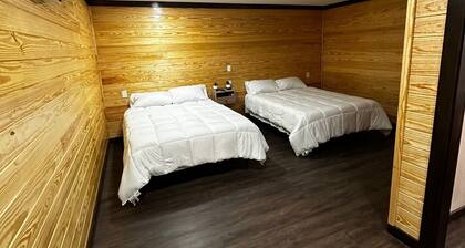 Charming 1-bedroom hotel with WiFi and AC in peaceful Timpson