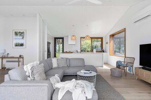 TV - Beachside In Kioloa S (Kioloa)