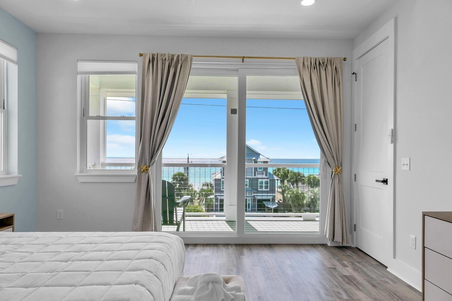 House, Multiple Beds (Golden Seashell East)