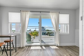 House, Multiple Beds (Golden Seashell East) | Interior