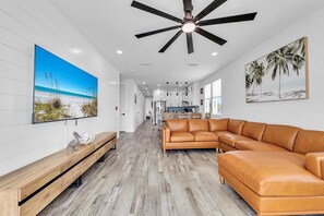 House, Multiple Beds (Golden Seashell East) | Living area