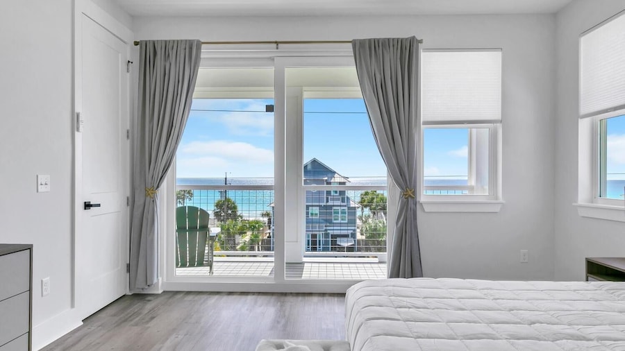 Golden Seashell West