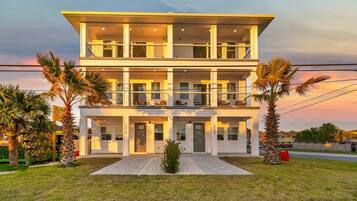 House, Multiple Beds (Golden Seashell West) | Exterior