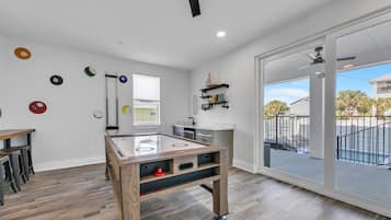 House, Multiple Beds (Golden Seashell West) | Games room