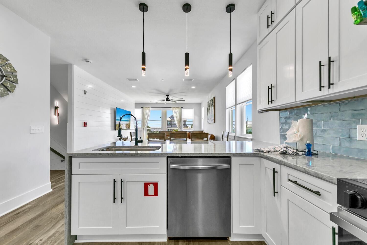 House, Multiple Beds (Golden Seashell West) | Private kitchen