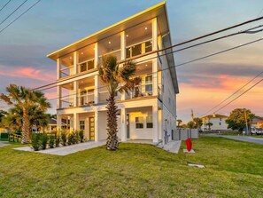 House, Multiple Beds (Golden Seashell West) | Exterior