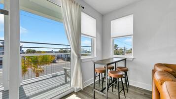 House, Multiple Beds (Golden Seashell West) | Interior