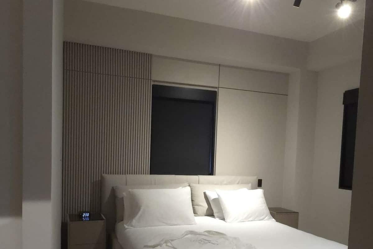 Exclusive Apartment | 2 bedrooms, Egyptian cotton sheets, premium bedding, in-room safe